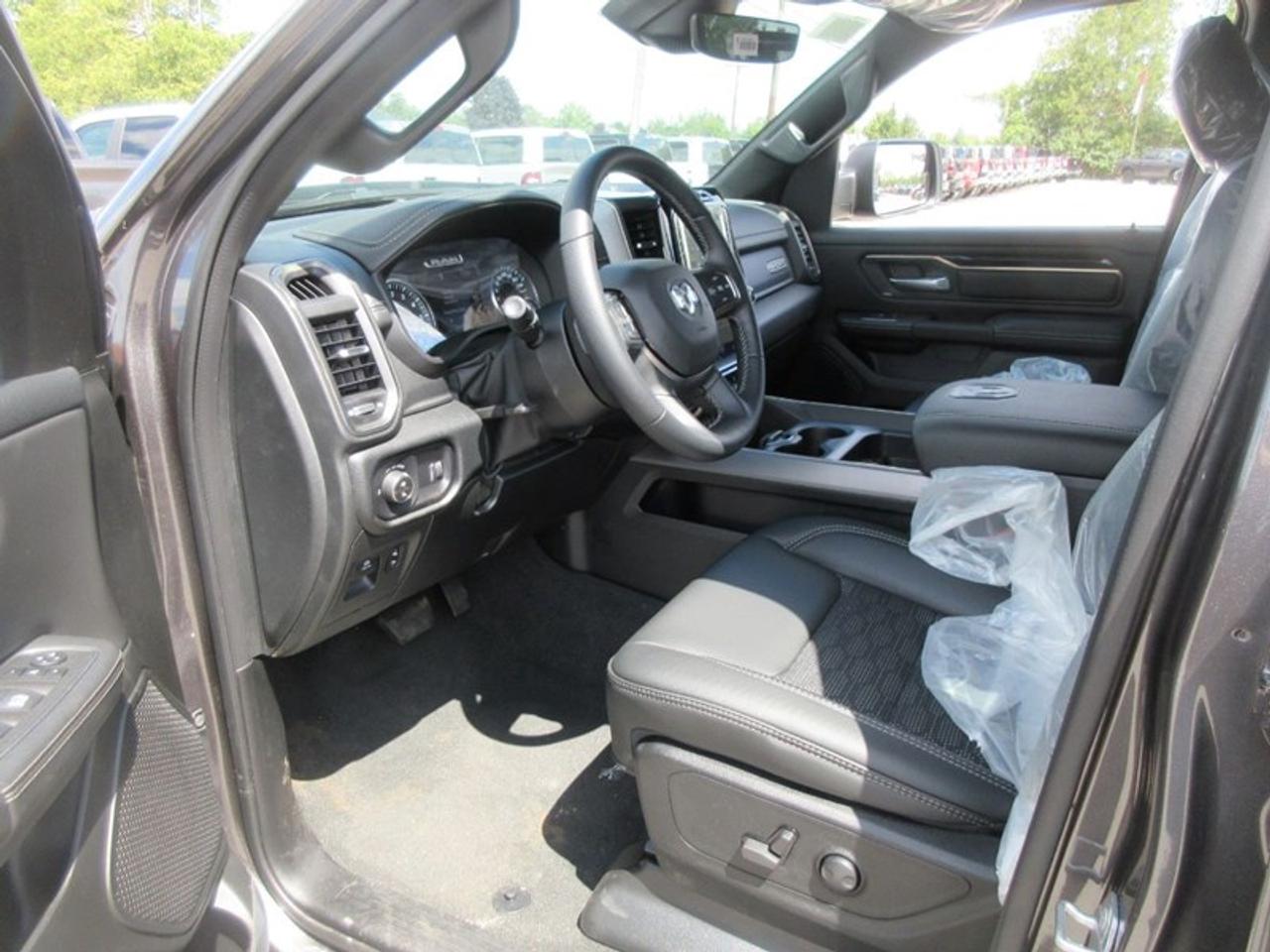 2022 RAM 1500 Sport Crew Cab Photo4