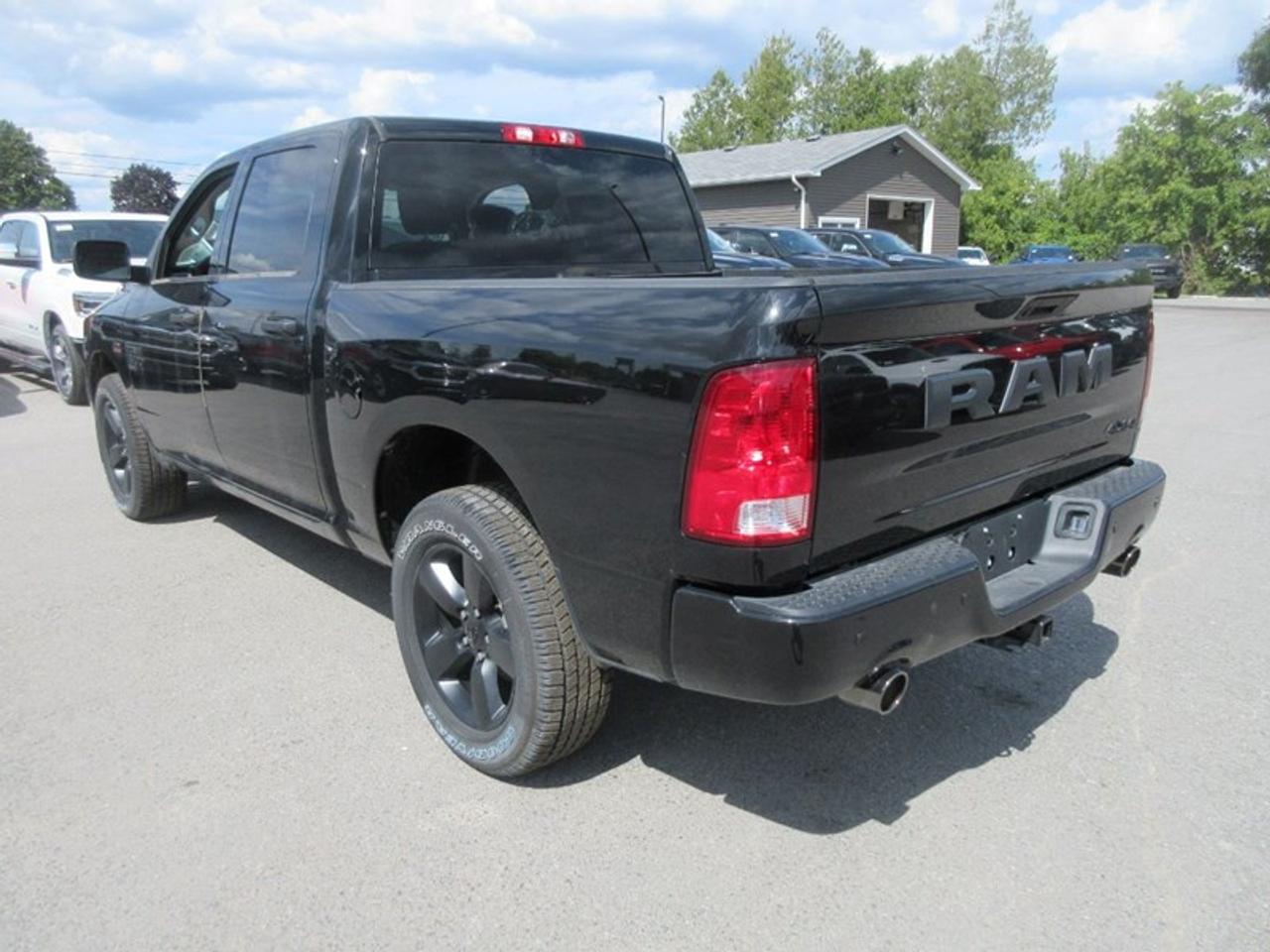 2022 RAM 1500 Classic Express Crew Cab Photo1