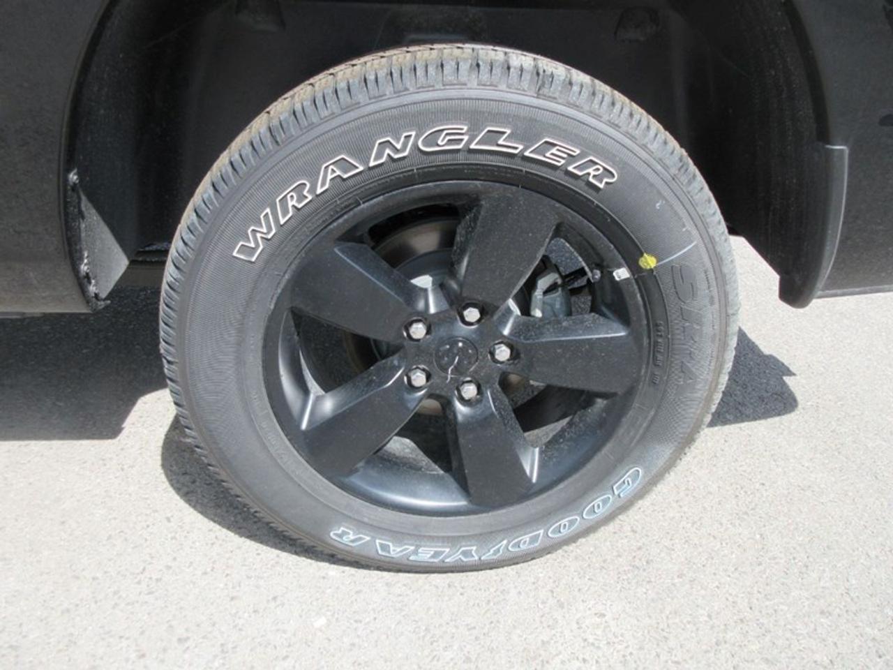 2022 RAM 1500 Classic Express Crew Cab Photo
