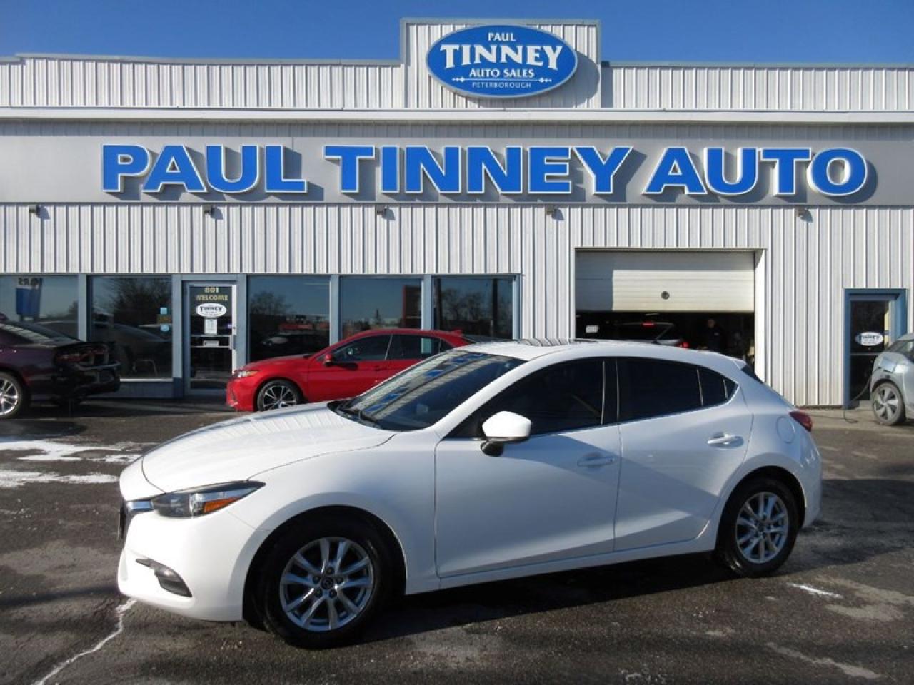 2018 Mazda MAZDA3 i Touring Photo2