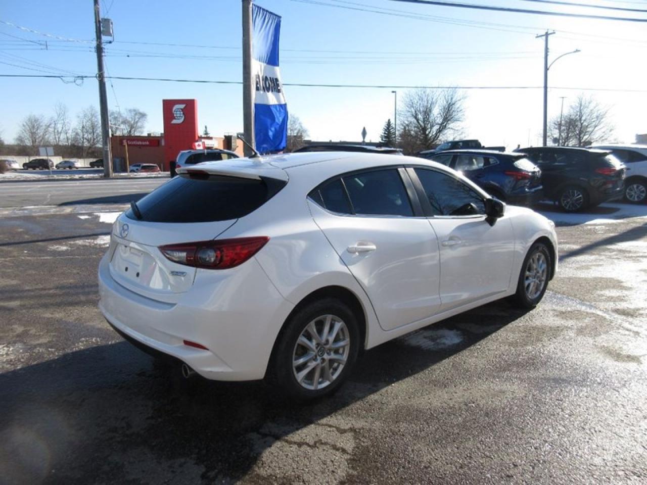 2018 Mazda MAZDA3 i Touring Photo