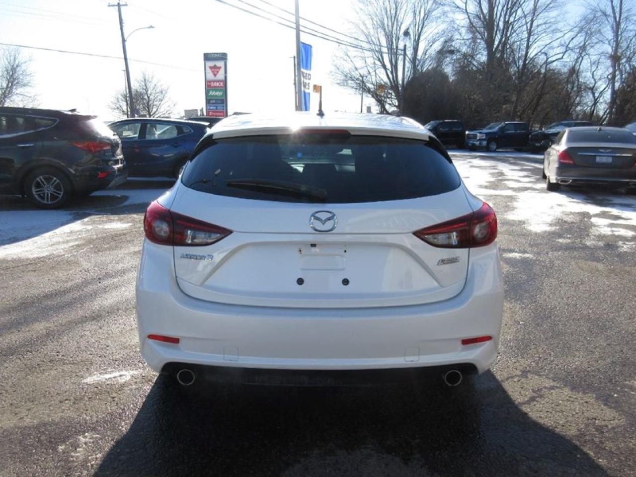 2018 Mazda MAZDA3 i Touring Photo