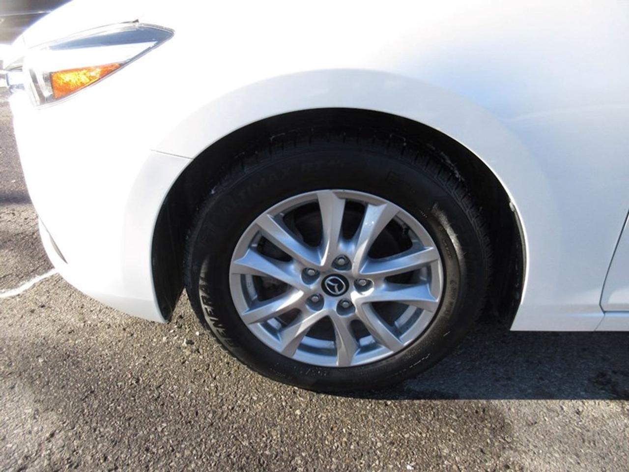 2018 Mazda MAZDA3 i Touring Photo