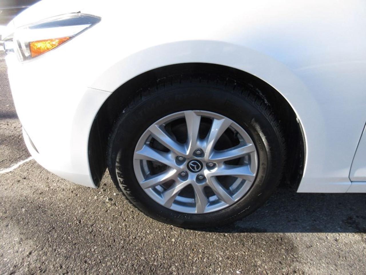 2018 Mazda MAZDA3 i Touring Photo