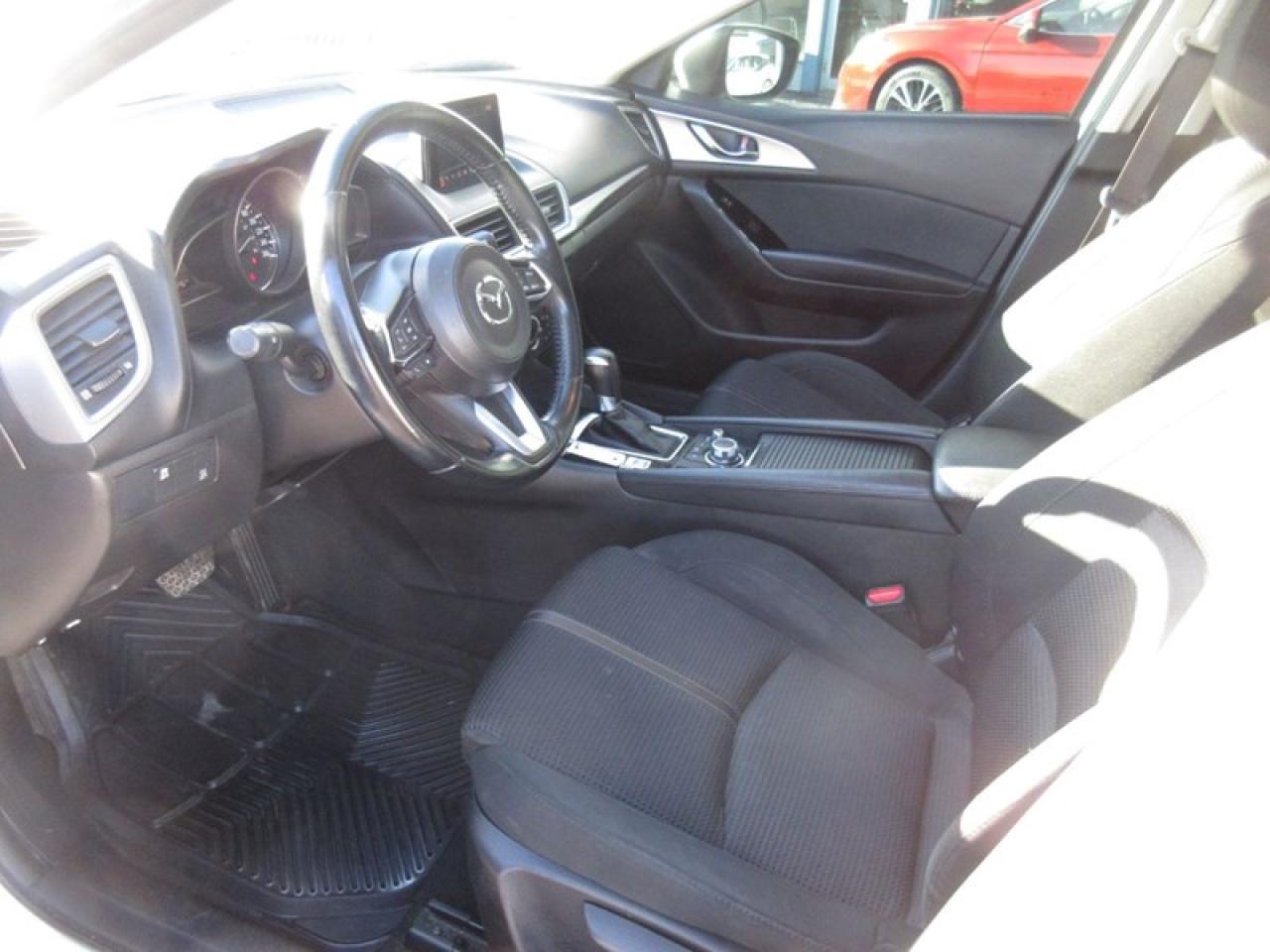 2018 Mazda MAZDA3 i Touring Photo