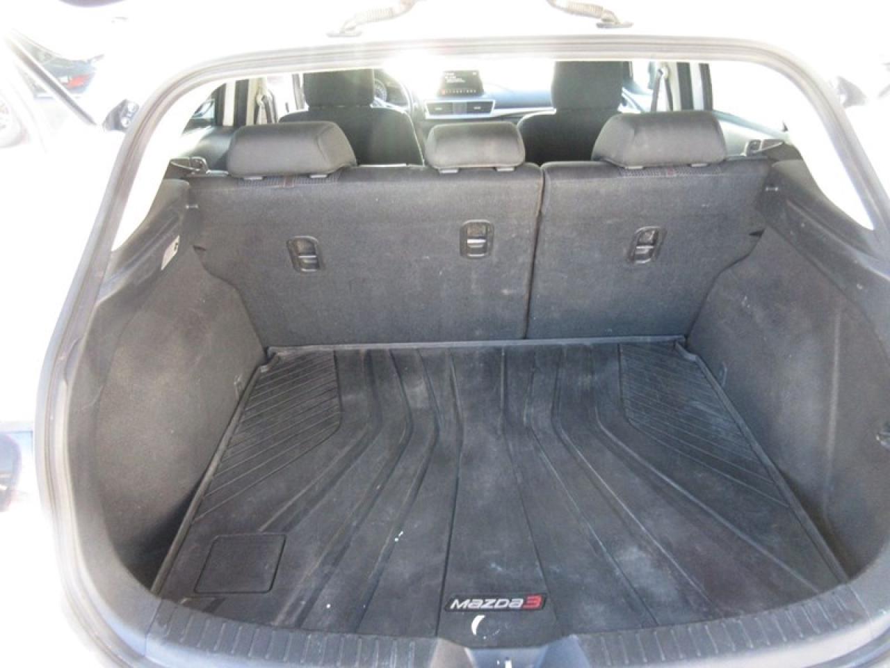 2018 Mazda MAZDA3 i Touring Photo