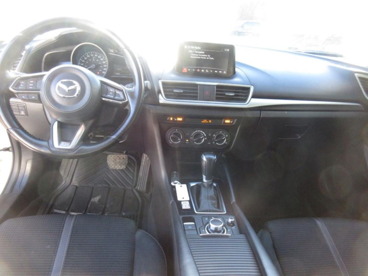 2018 Mazda MAZDA3 i Touring Photo