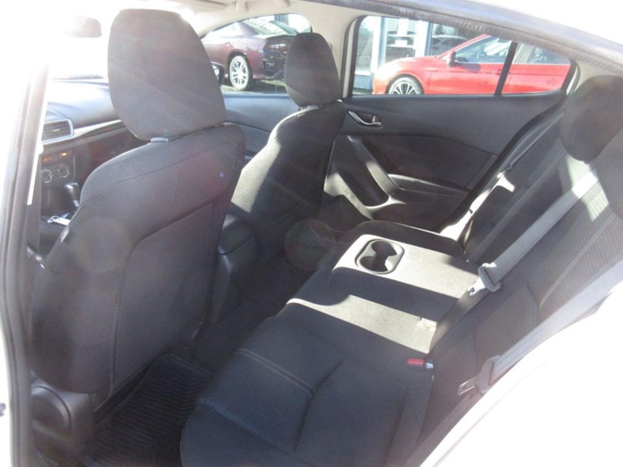 2018 Mazda MAZDA3 i Touring Photo