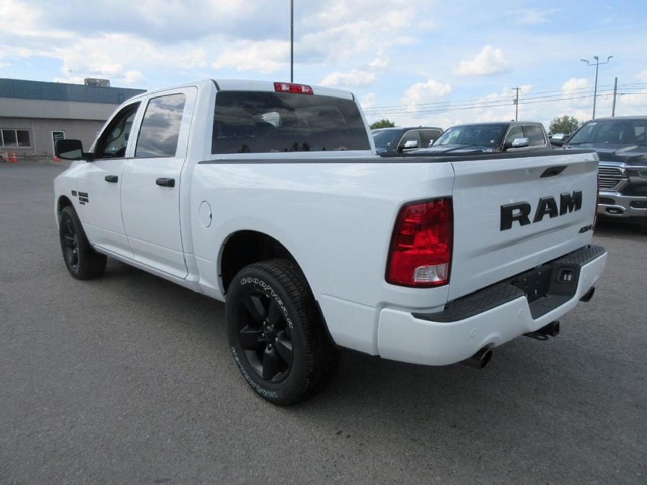2022 RAM 1500 Classic Express Crew Cab Photo5