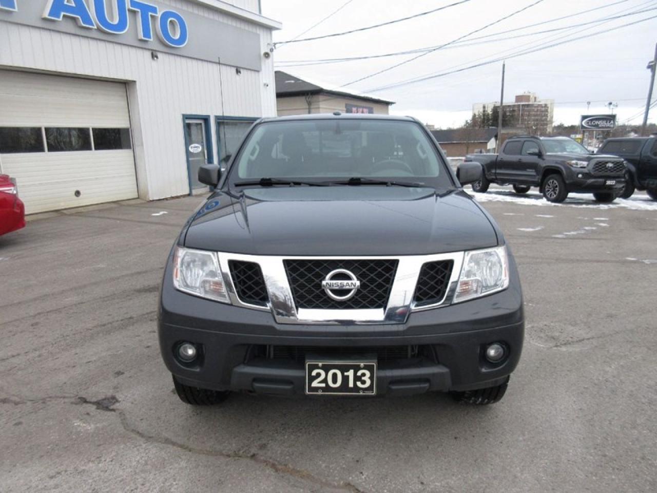 2013 Nissan Frontier SV King Cab V6 Photo3