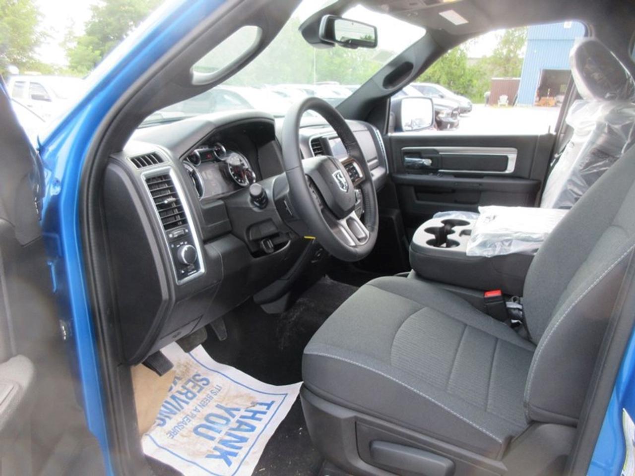 2022 RAM 1500 Classic Warlock Crew Cab Photo4