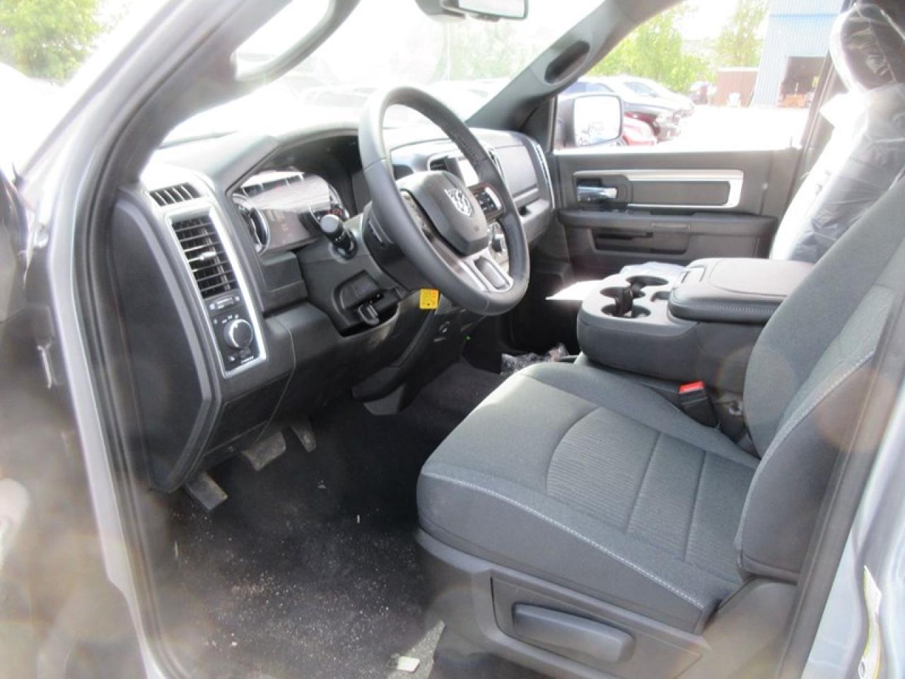 2022 RAM 1500 Classic Warlock Crew Cab Photo4