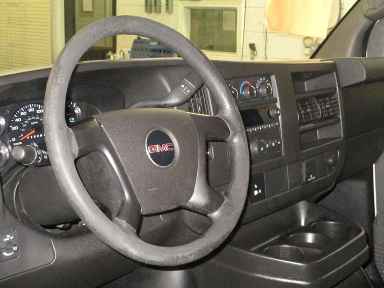 2015 GMC Savana G3500 Photo4