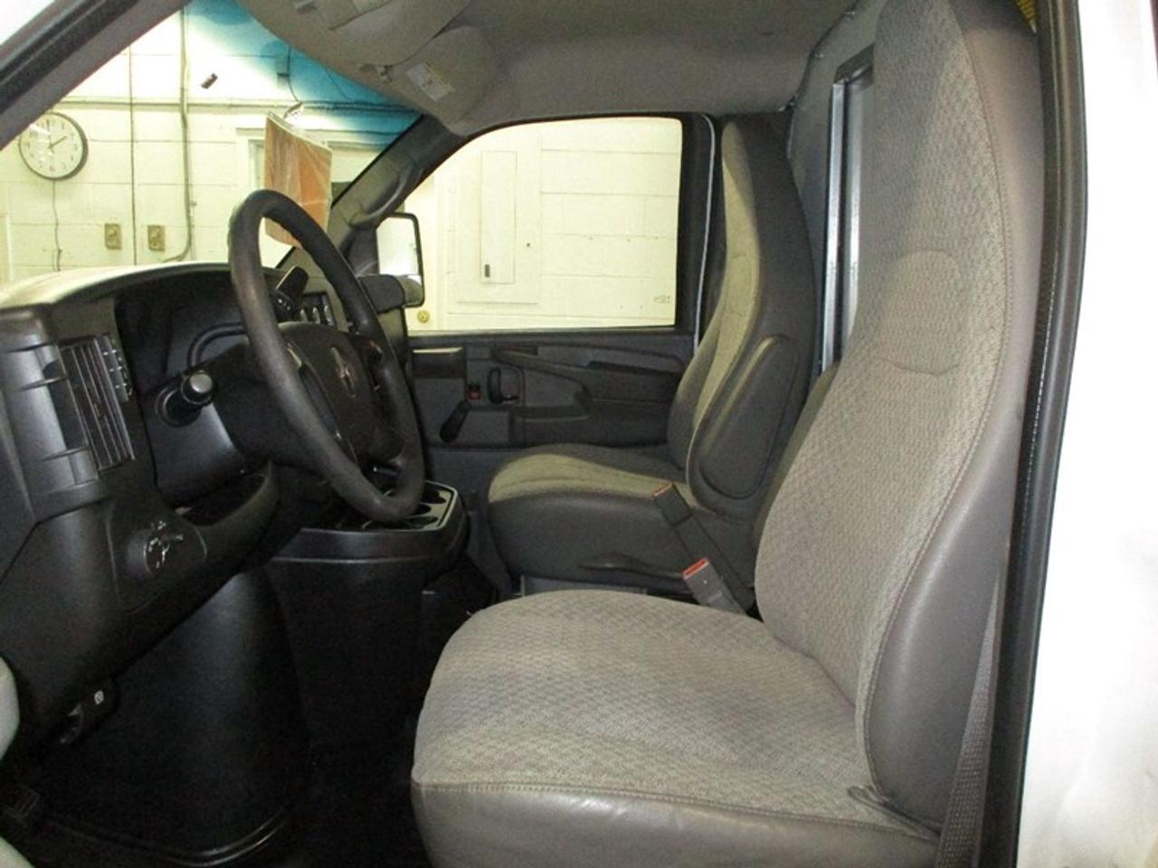 2015 GMC Savana G3500 Photo