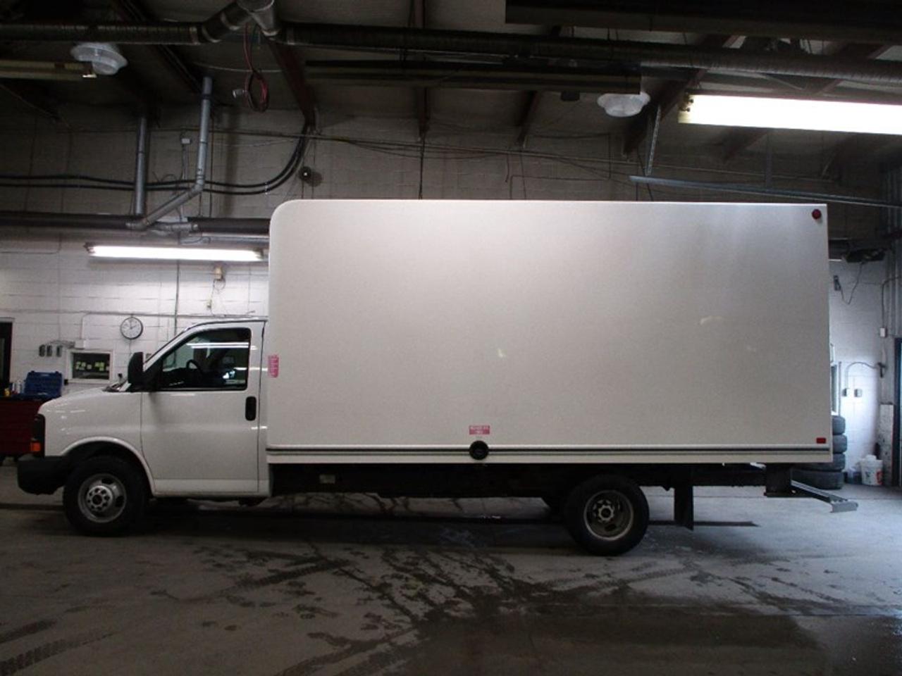 2015 GMC Savana G3500 Photo1