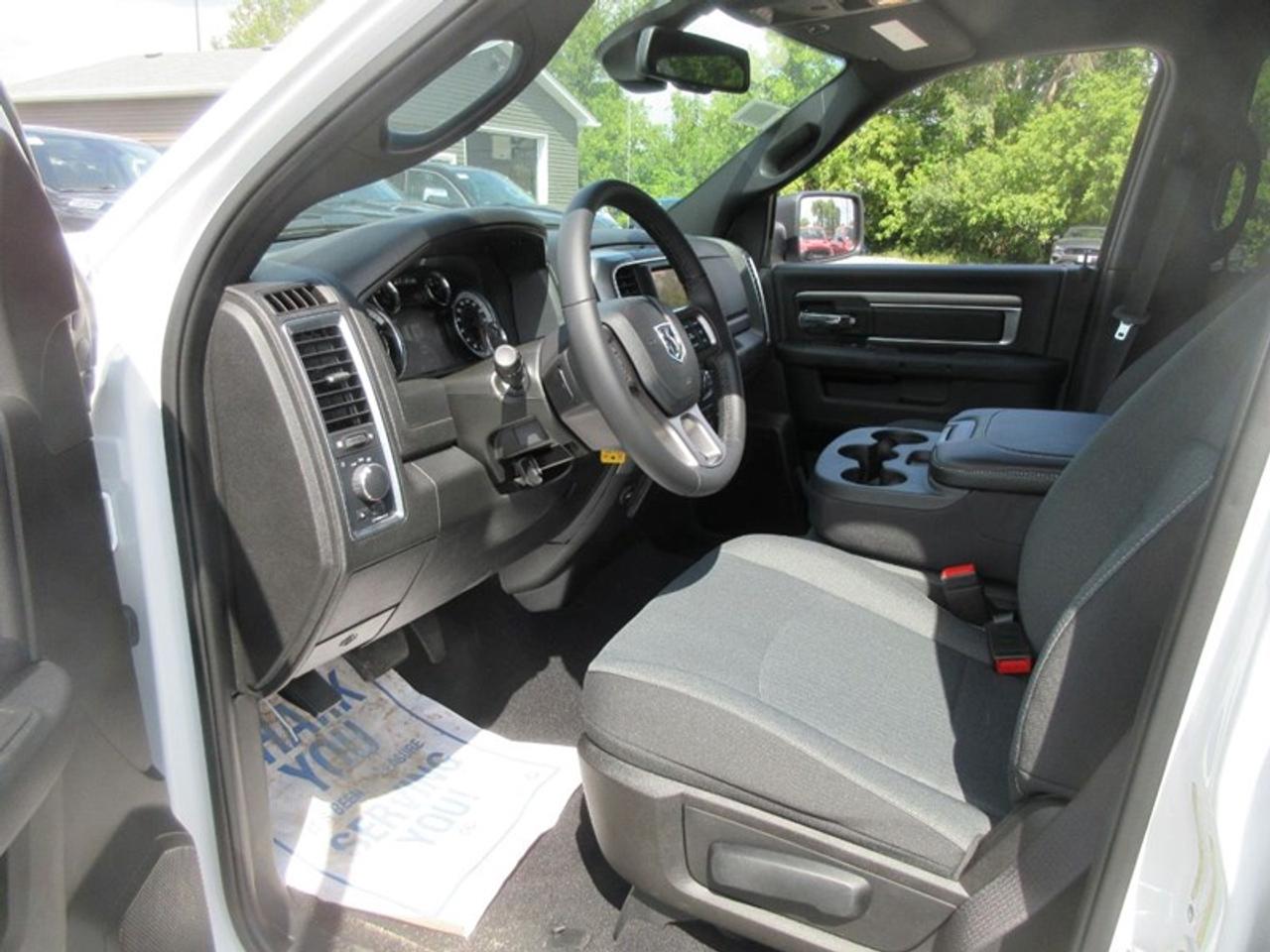 2022 RAM 1500 Classic Warlock Crew Cab Photo4