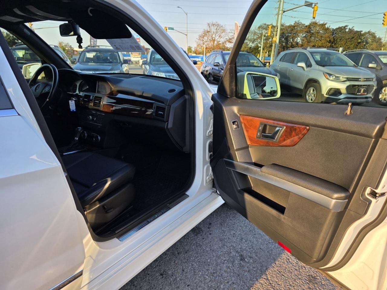 2012 Mercedes-Benz GLK LEATHER | 4-MOTION AWD Photo