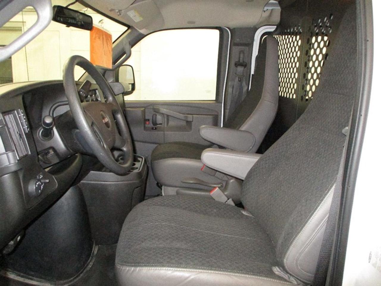 2020 GMC Savana G2500 Photo
