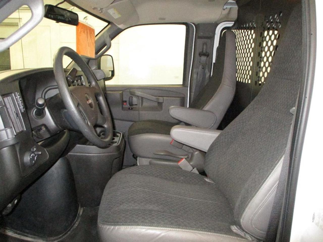 2020 GMC Savana G2500 Photo2