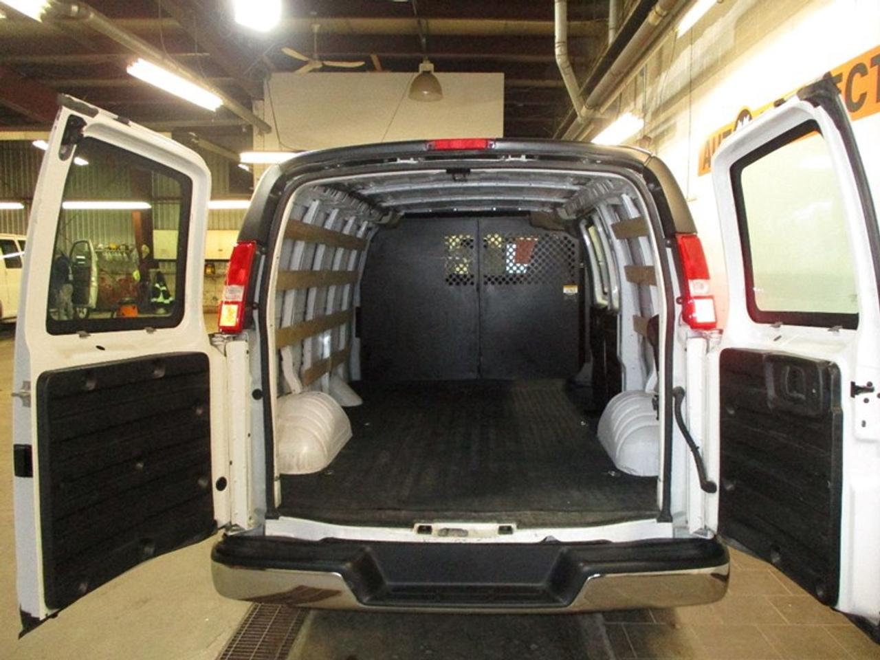 2020 GMC Savana G2500 Photo4