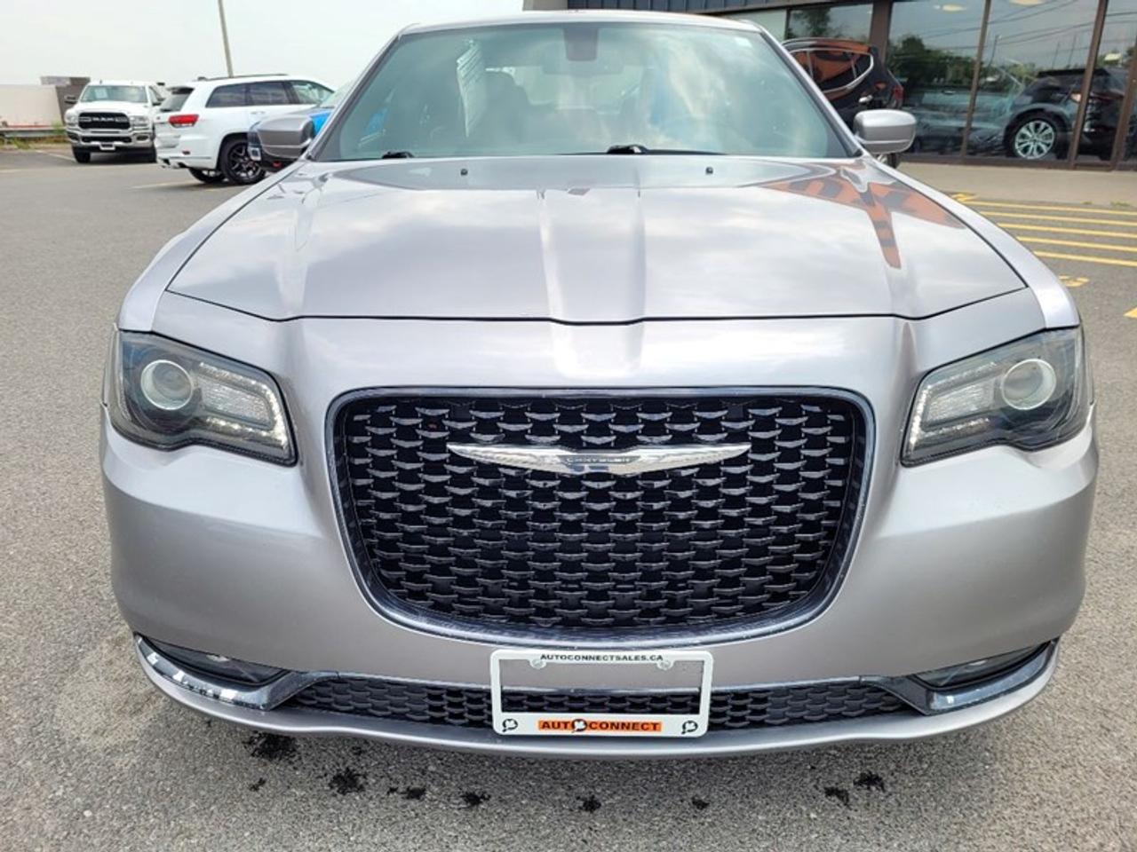 2018 Chrysler 300 S AWD Photo2