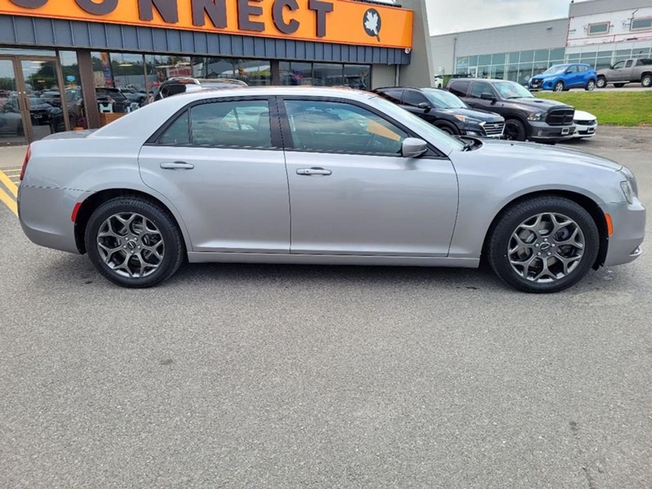 2018 Chrysler 300 S AWD Photo4