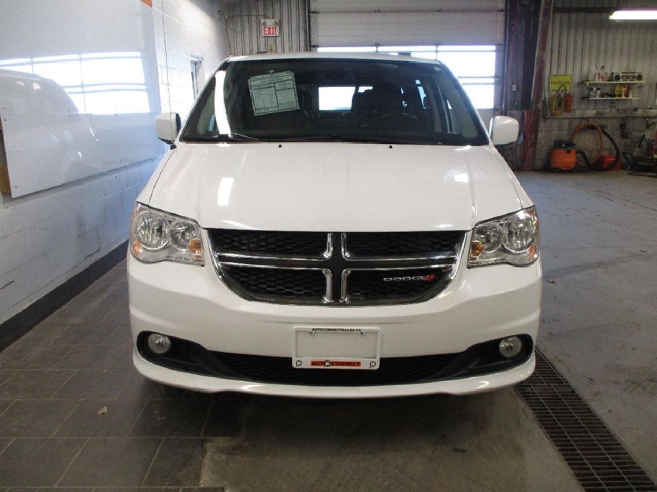 2019 Dodge Grand Caravan Crew Photo3