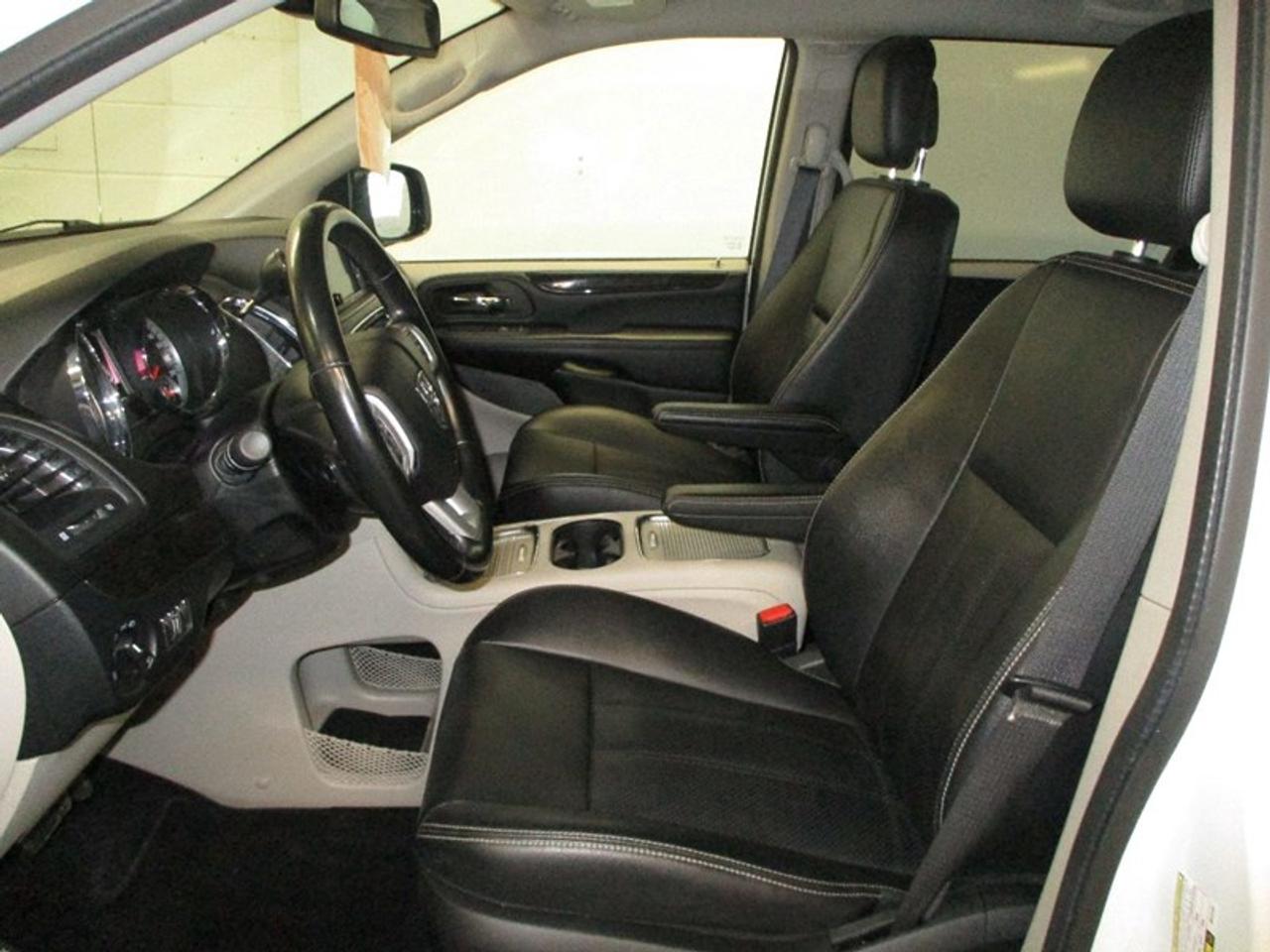 2019 Dodge Grand Caravan Crew Photo4