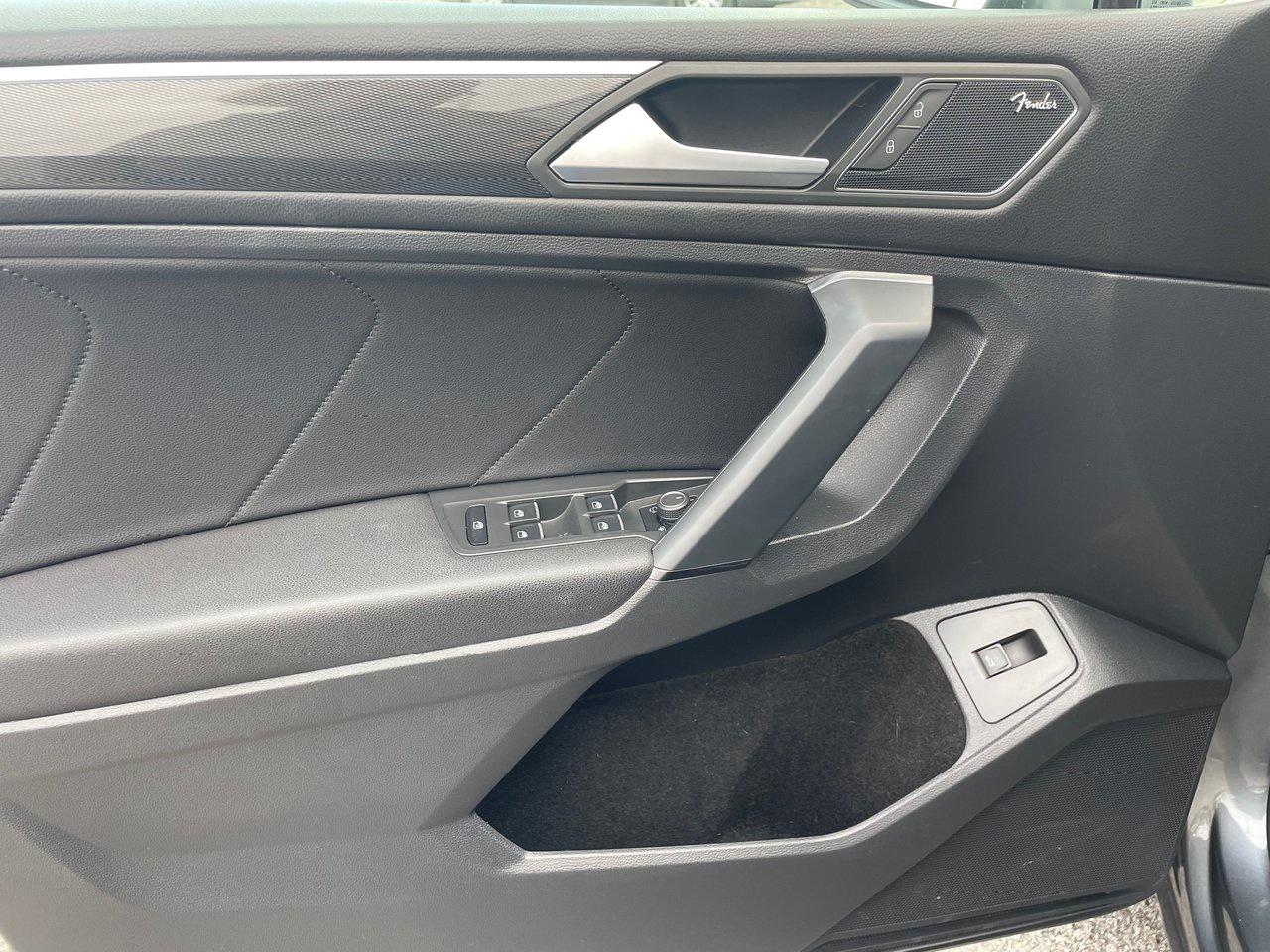 2019 Volkswagen Tiguan Highline 2.0T 8sp at w/Tip 4M Photo