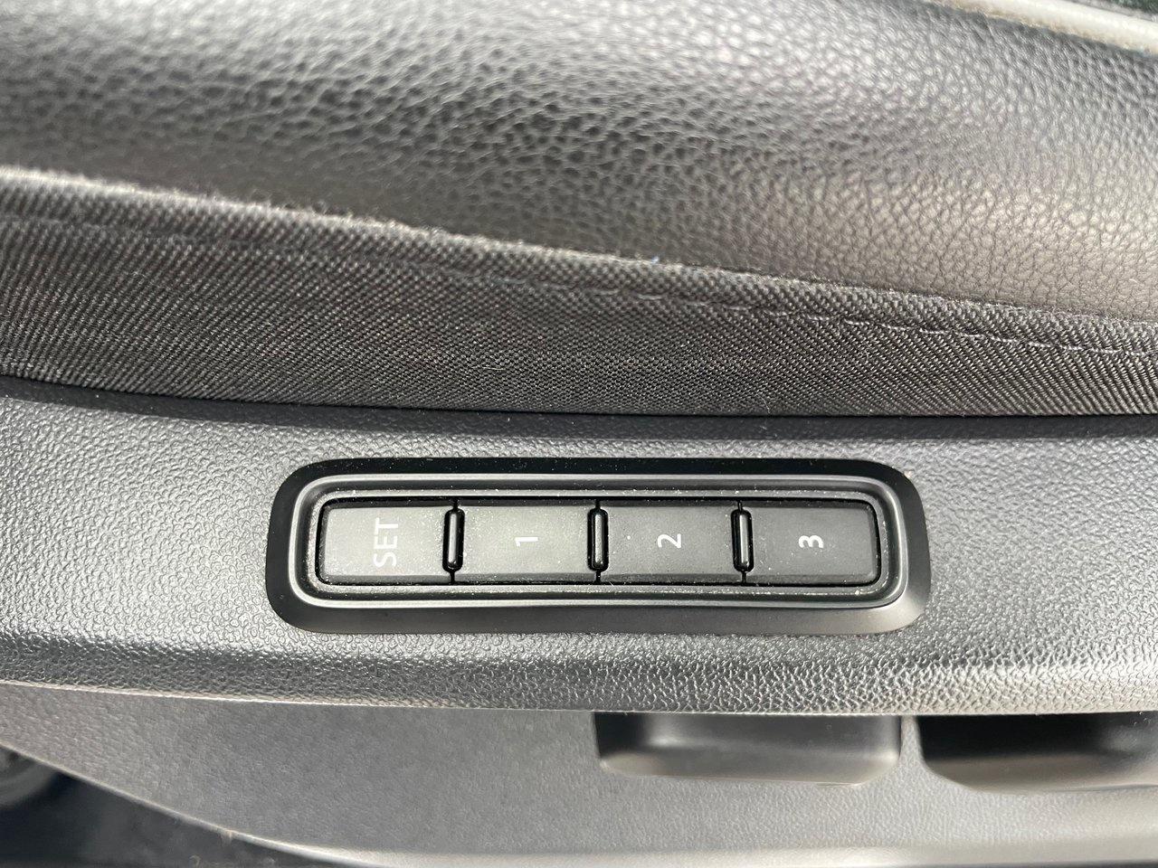 2019 Volkswagen Tiguan Highline 2.0T 8sp at w/Tip 4M Photo