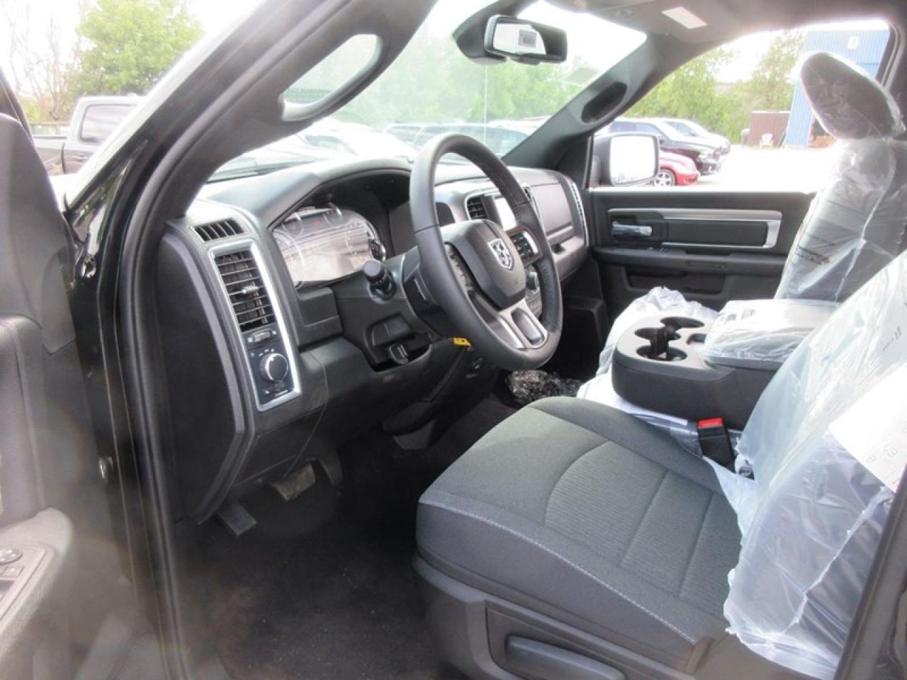 2022 RAM 1500 Classic Warlock Crew Cab Photo4