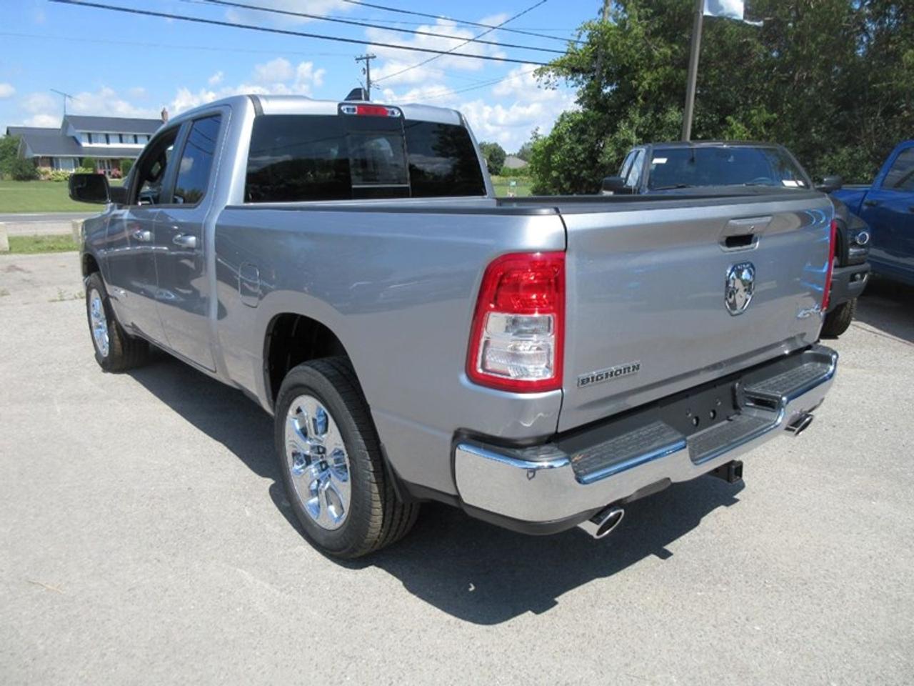 2022 RAM 1500 Crew Cab Big Horn 4X4 Photo5