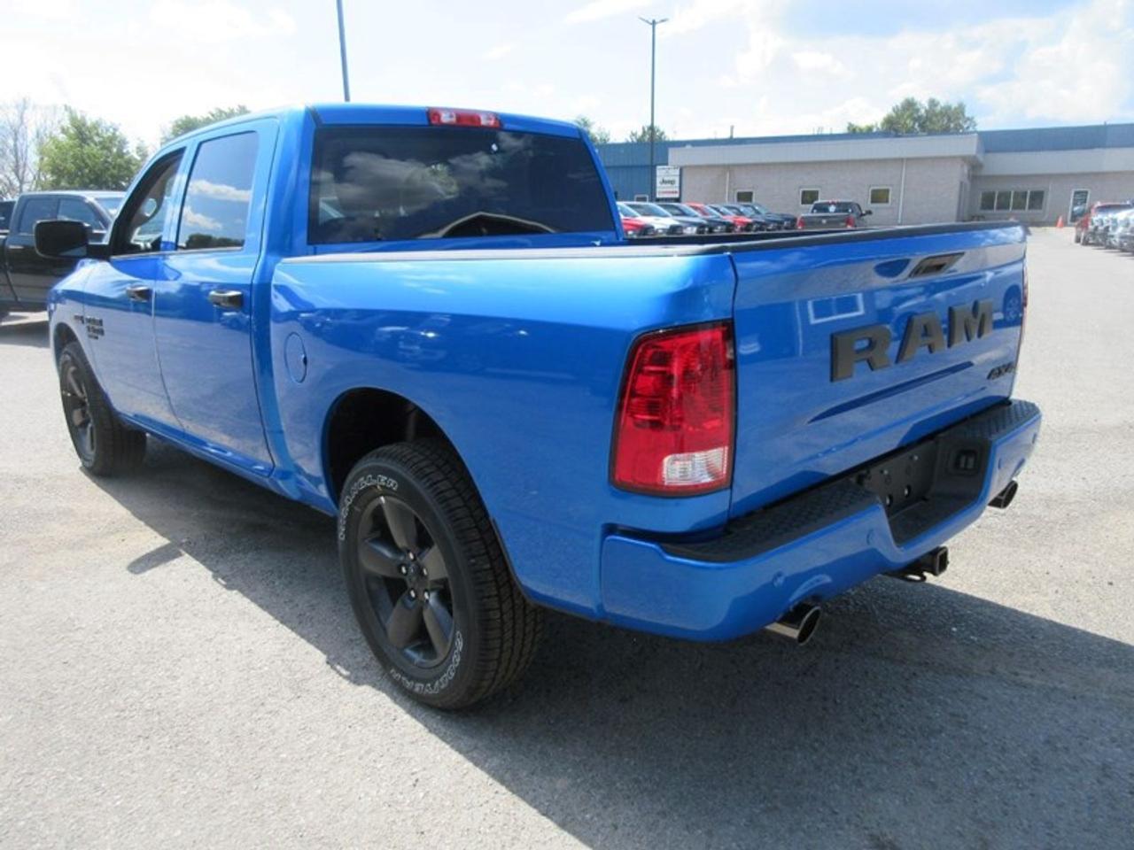 2022 RAM 1500 Classic NIGHT EDITION CREW CAB Photo5