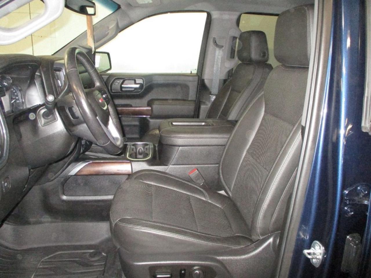 2020 GMC Sierra 1500 SLT  4X4 Photo