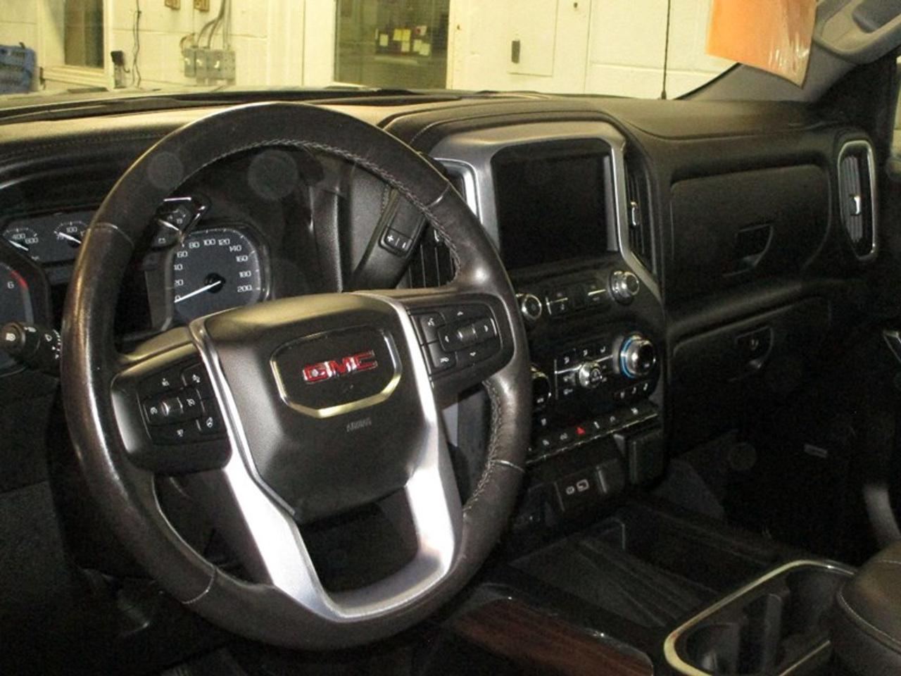 2020 GMC Sierra 1500 SLT  4X4 Photo
