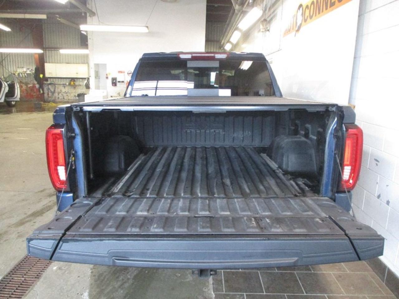 2020 GMC Sierra 1500 SLT  4X4 Photo