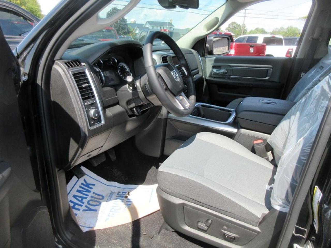 2022 RAM 1500 Classic SLT  Crew Cab Photo4