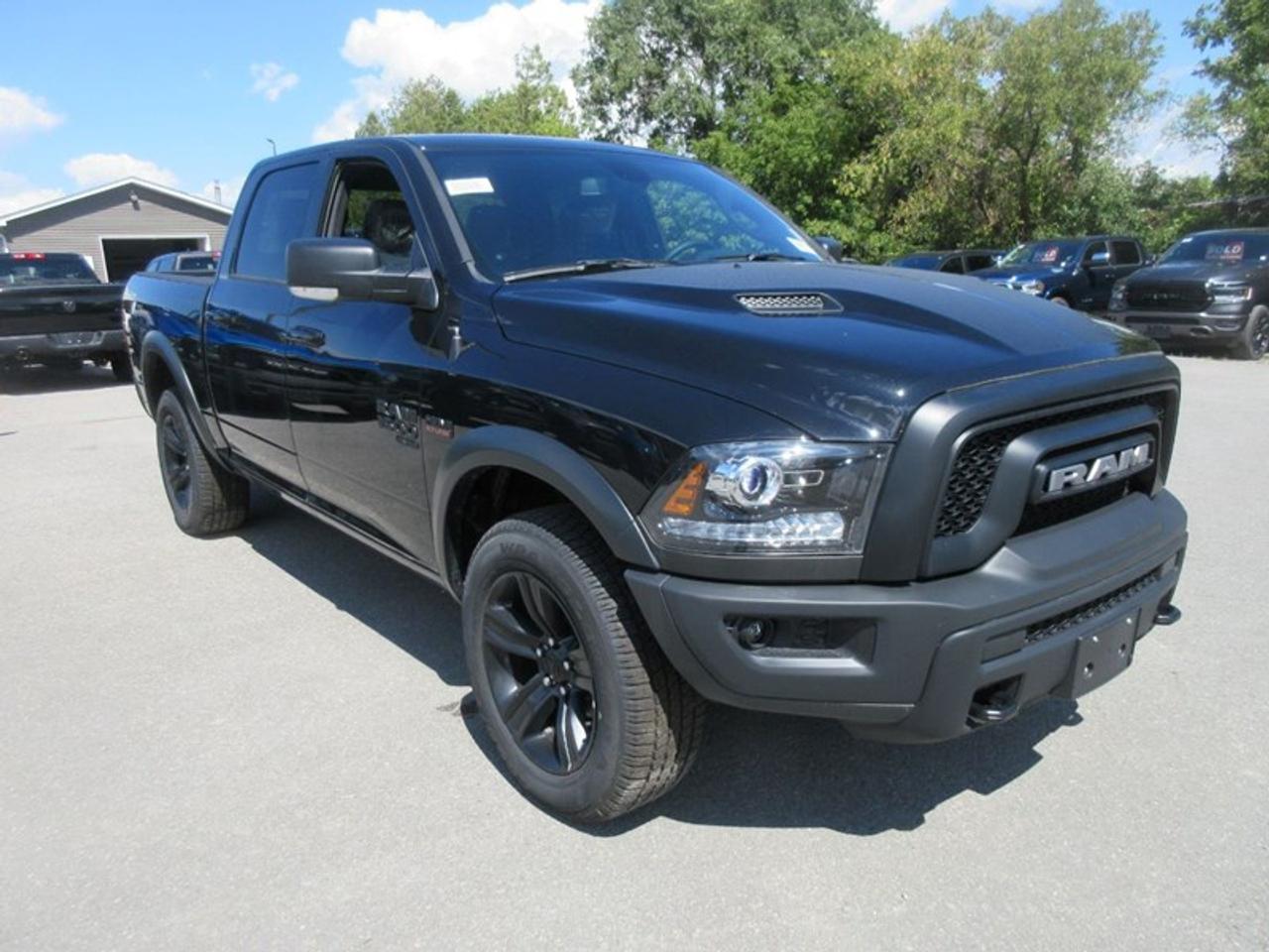 2022 RAM 1500 Classic NIGHT EDITION CREW CAB Photo3