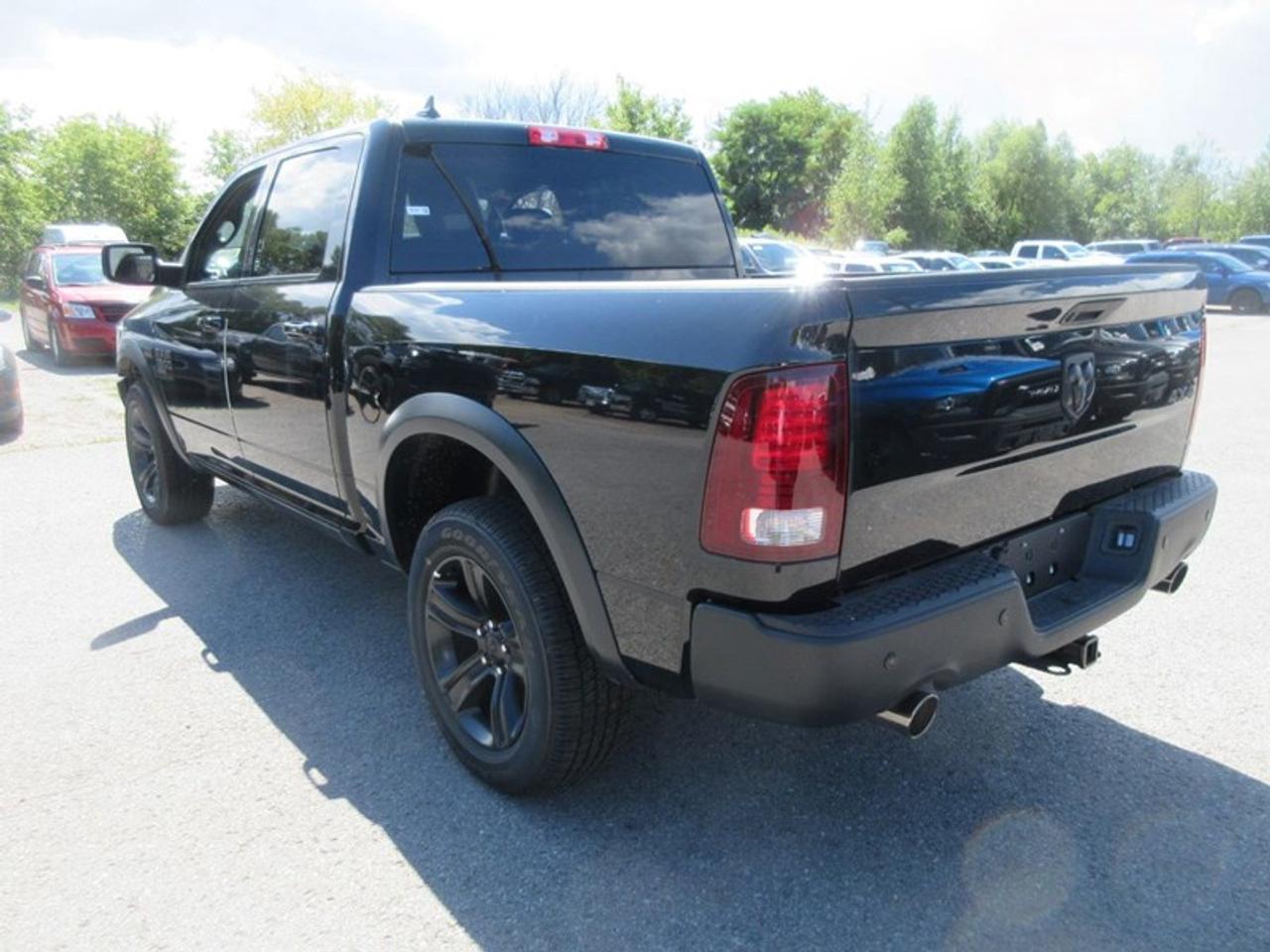 2022 RAM 1500 Classic NIGHT EDITION CREW CAB Photo5