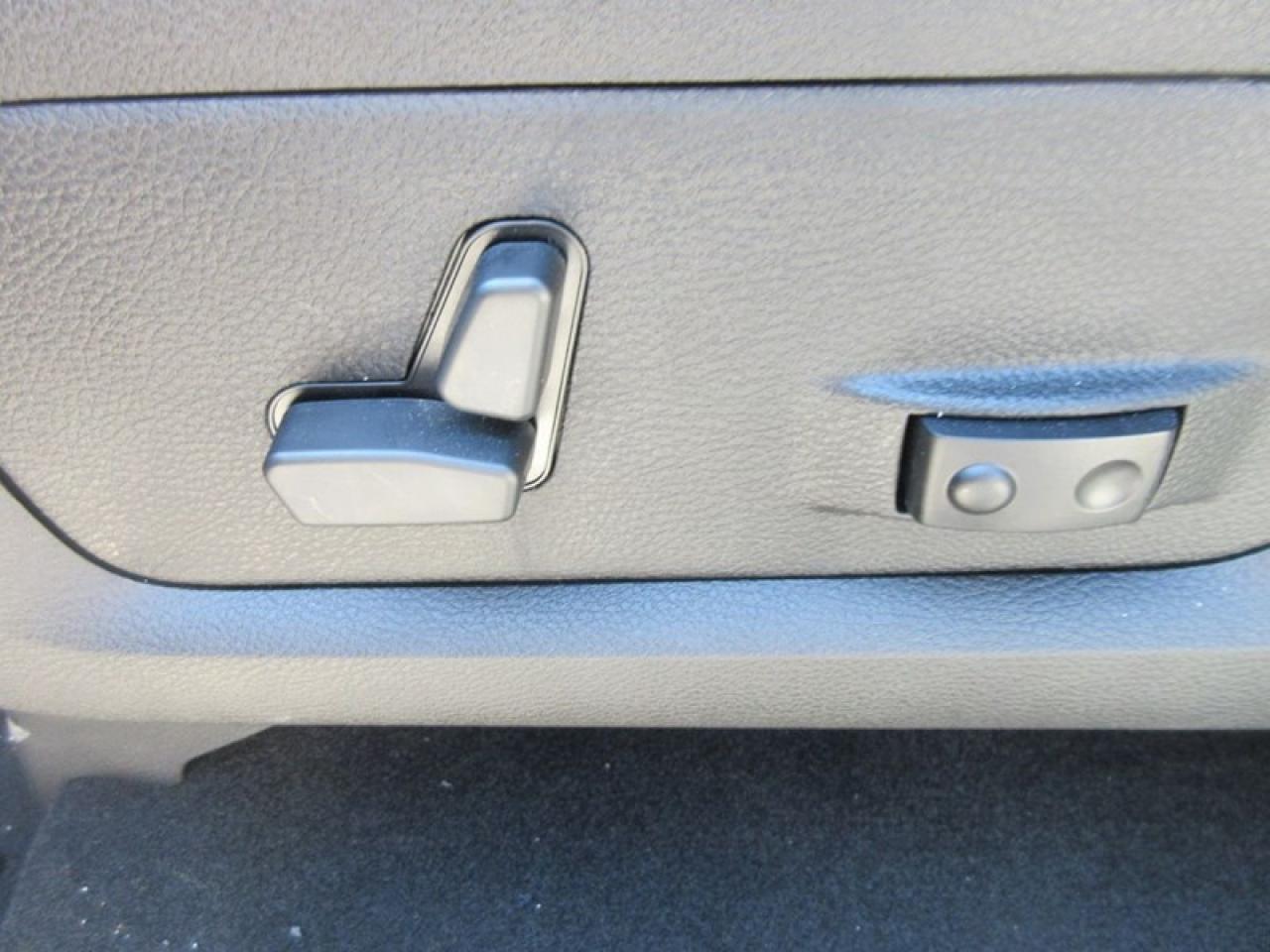 2022 RAM 1500 Classic NIGHT EDITION CREW CAB Photo