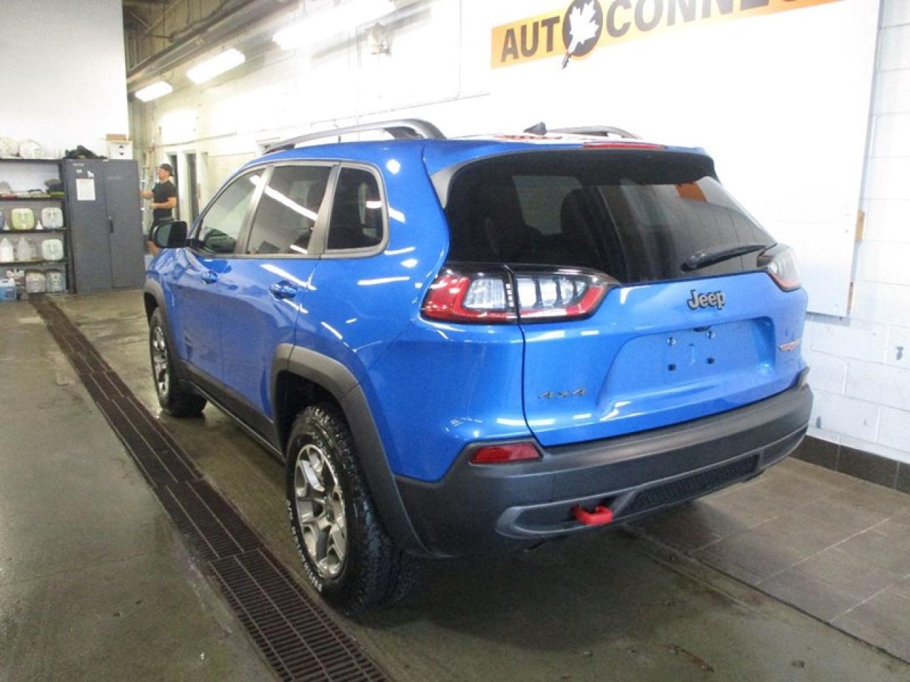 2020 Jeep Cherokee Trailhawk  4WD Photo2