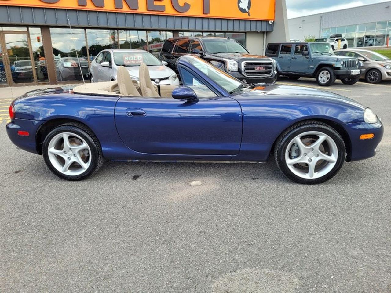 2003 Mazda MX-5 Miata Convertible Photo