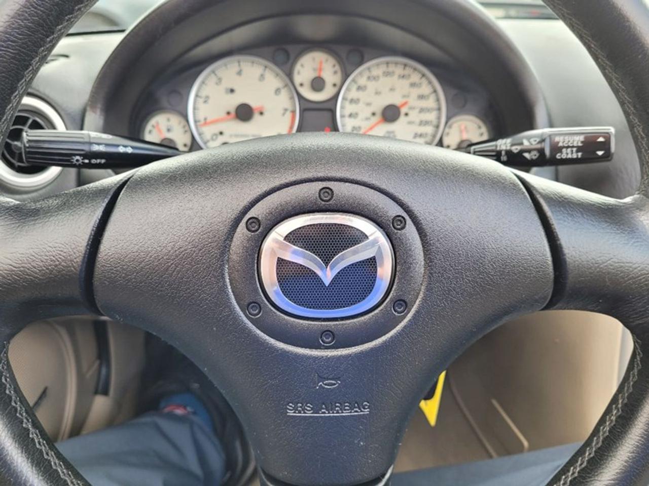 2003 Mazda MX-5 Miata Convertible Photo