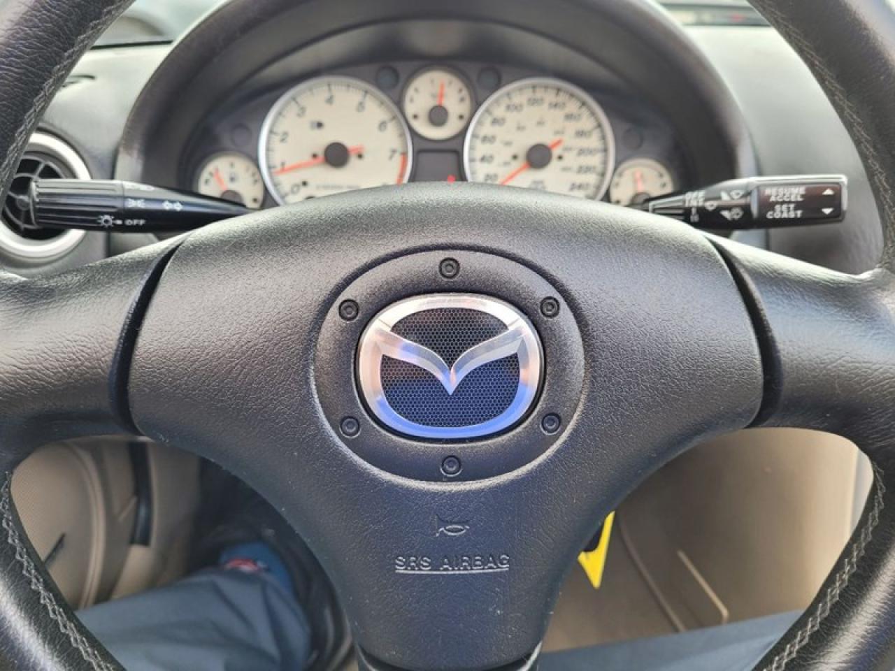 2003 Mazda MX-5 Miata Convertible Photo