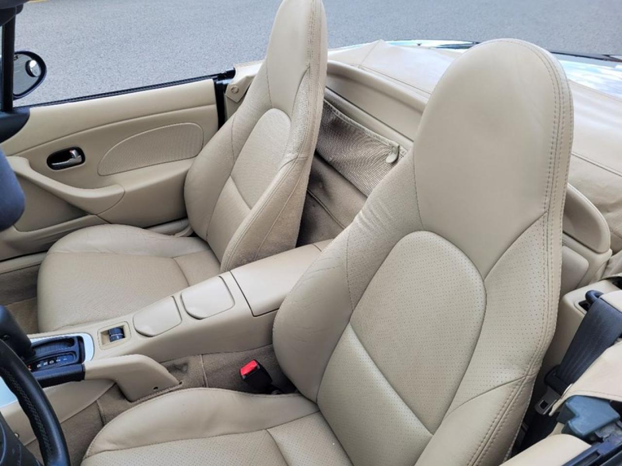 2003 Mazda MX-5 Miata Convertible Photo