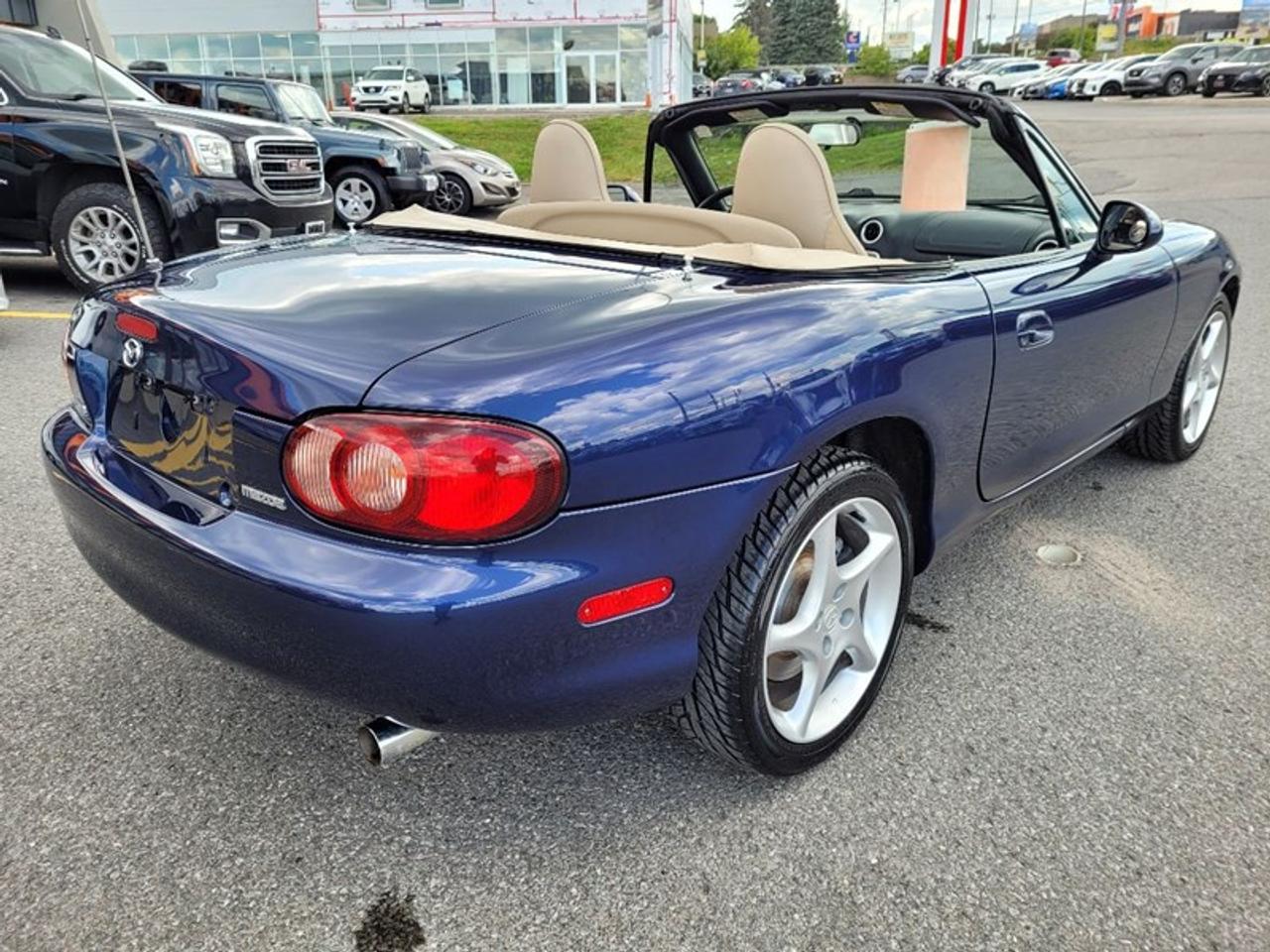 2003 Mazda MX-5 Miata Convertible Photo