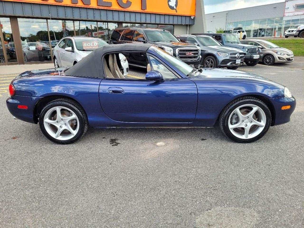 2003 Mazda MX-5 Miata Convertible Photo