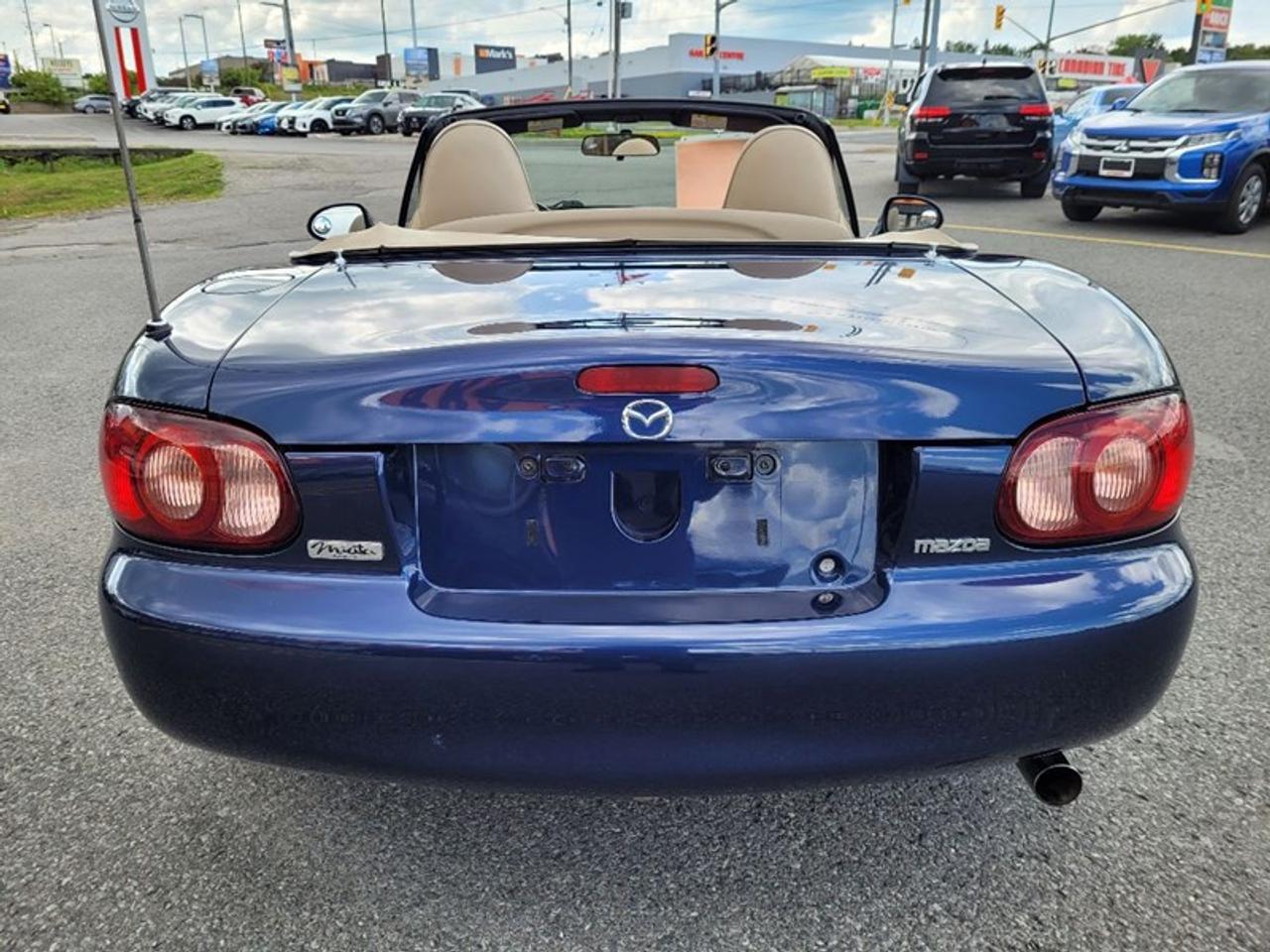 2003 Mazda MX-5 Miata Convertible Photo