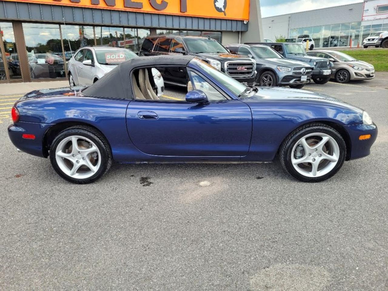 2003 Mazda MX-5 Miata Convertible Photo