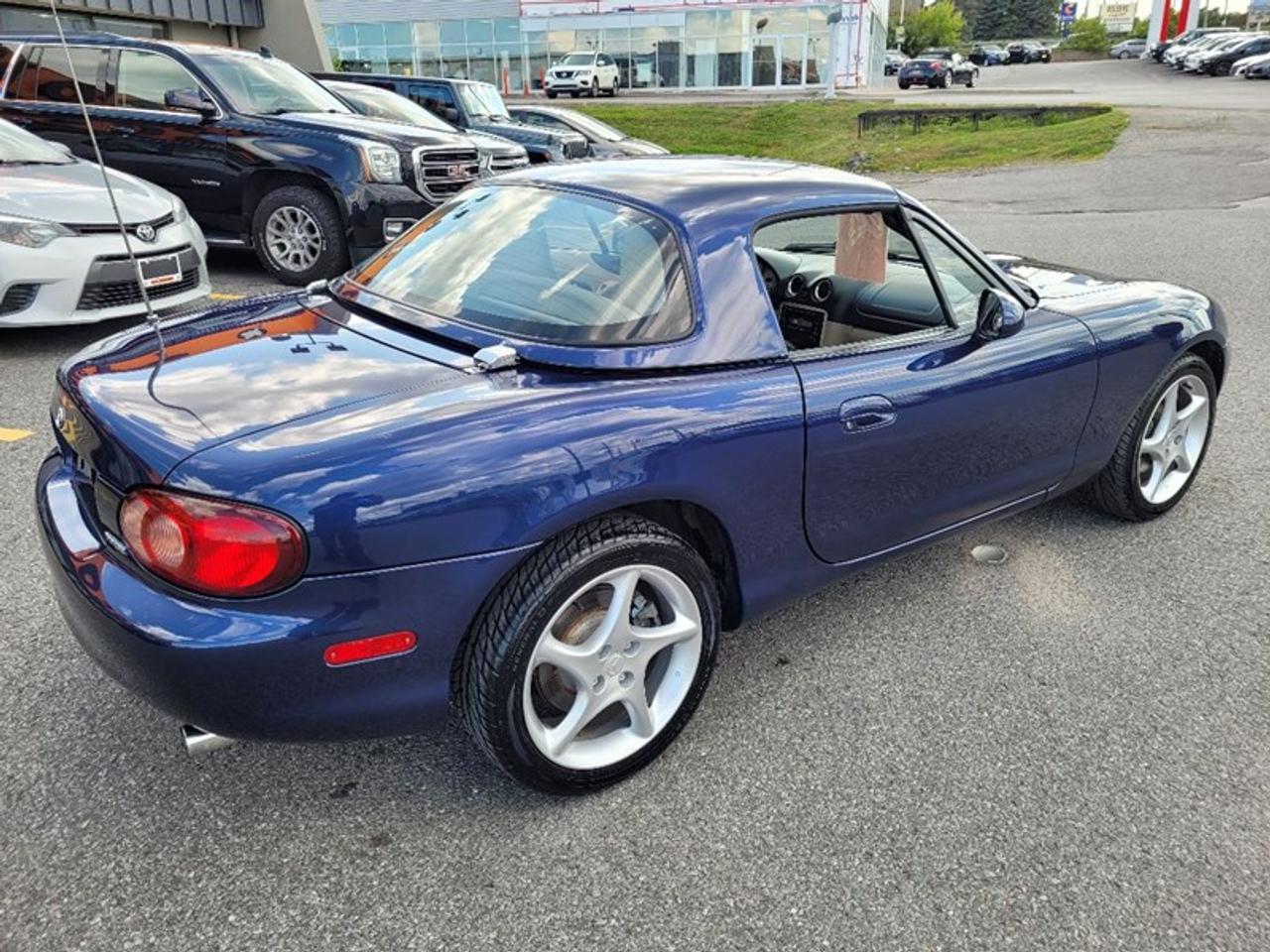 2003 Mazda MX-5 Miata Convertible Photo